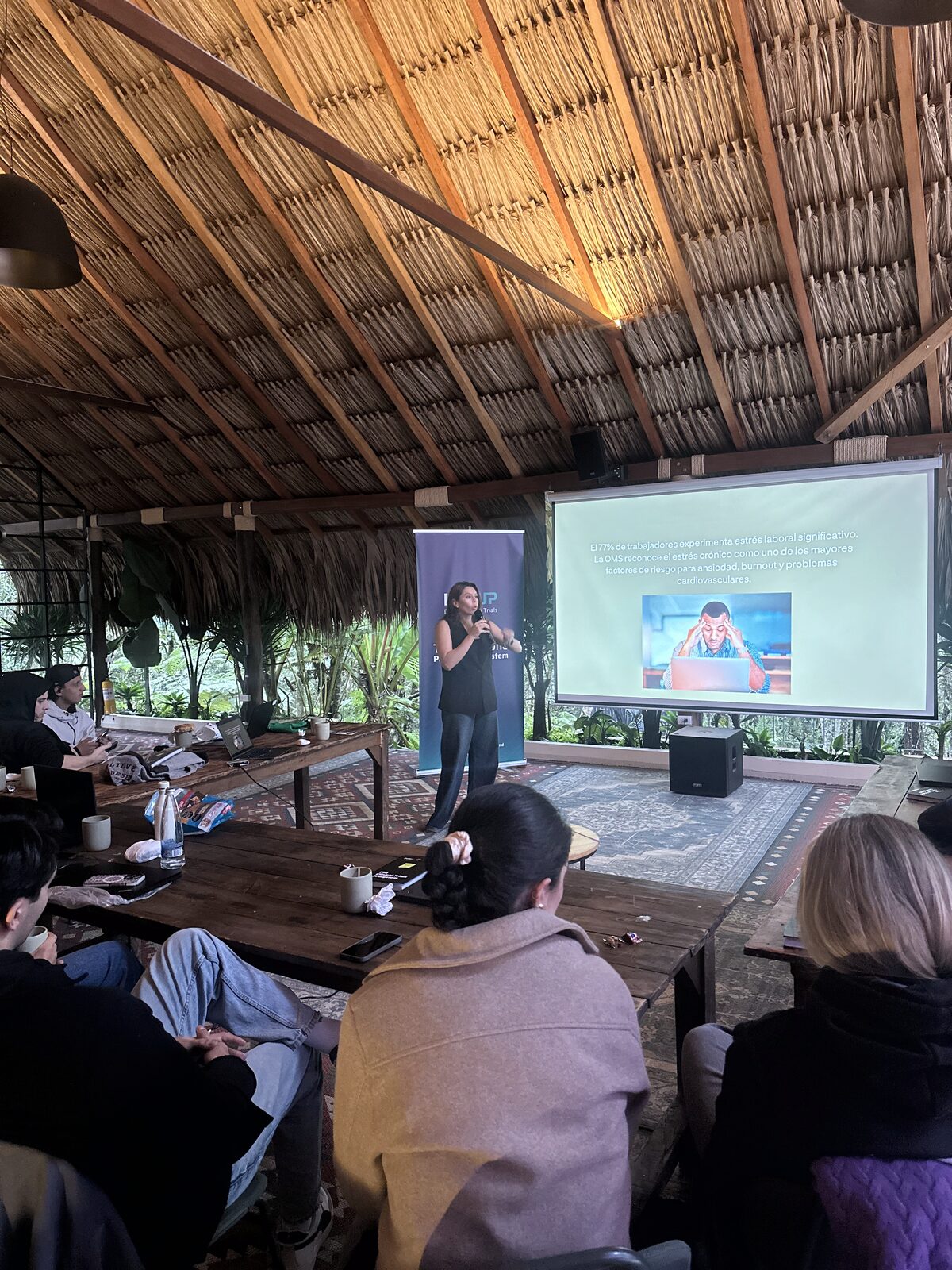 Charla corporativa sobre estrés laboral para LearUp
